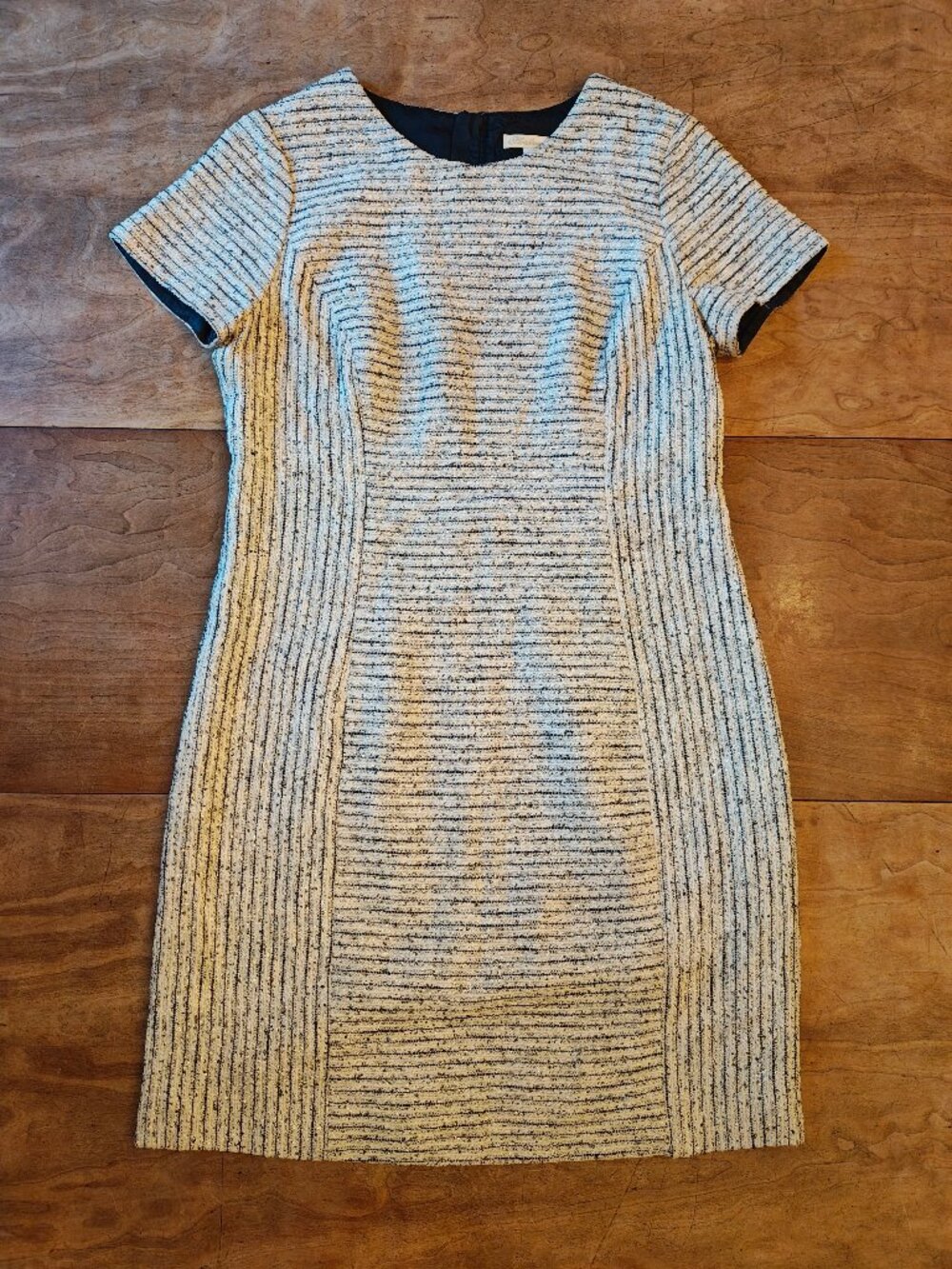 Shoshanna Textured Sheath Dress – Size 8 – Exposed Back Zip